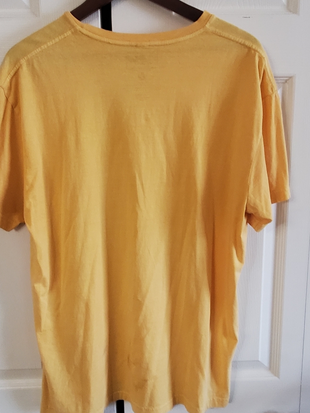 DEF LEPPARD LARGE SHORT SLEEVE TSHIRT   YELLOW UNISEX. DISTRESSED - Picture 6 of 6